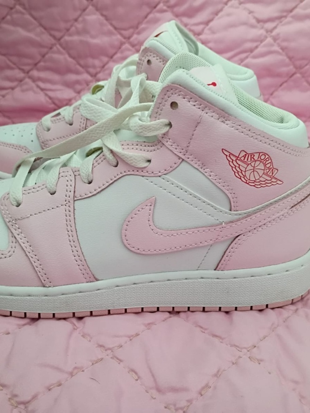 Nike Low Top Sneakers in White & Light Pink size 6y - Picture 7 of 7